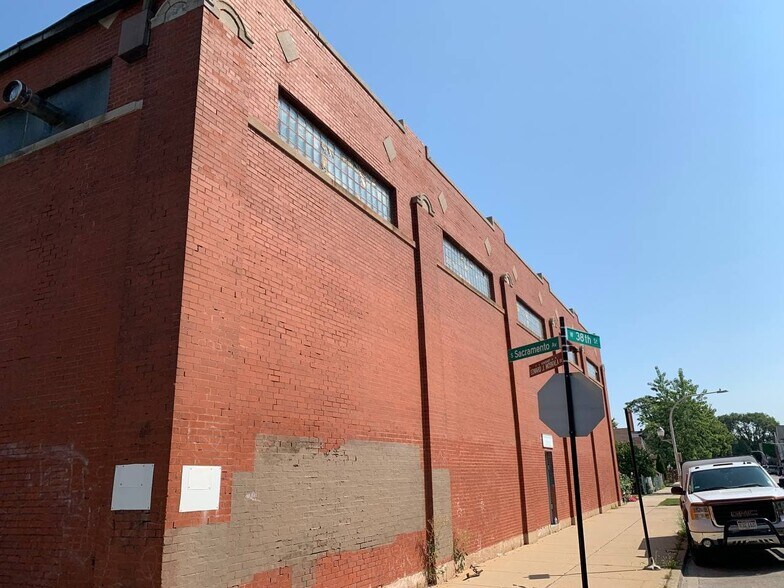 More Photos Of 2956 W 38th St, Chicago Manufacturing For Lease
