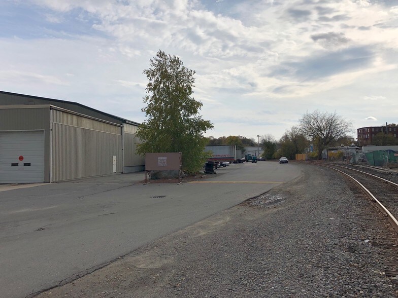More Photos Of 120 E Hollis St, Nashua Warehouse For Lease