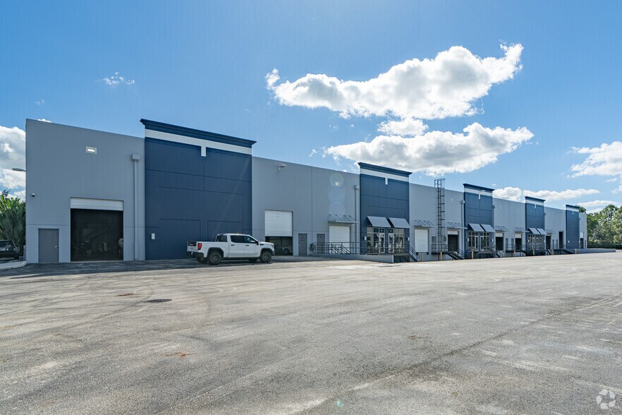 More Photos Of 14924 Corporate Rd S, Jupiter Manufacturing For Lease