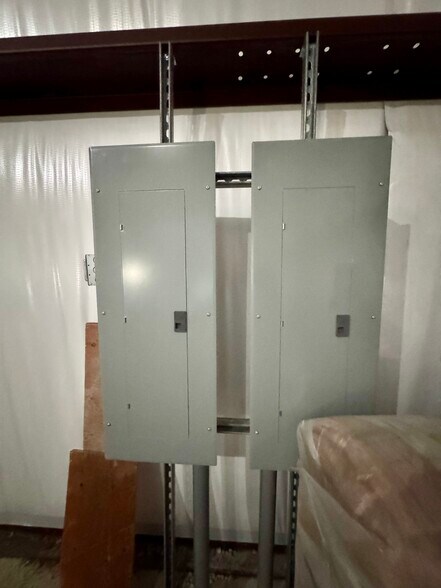 More Photos Of 5700 Eastside Parkway Dr, Gas City Light Distribution For Lease