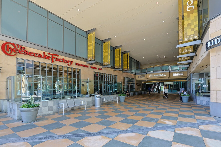 More Photos Of 15301 Ventura Blvd, Sherman Oaks Unknown For Lease