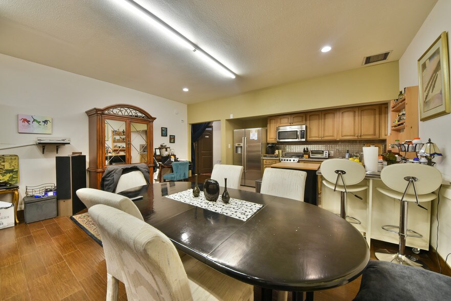 More Photos Of 1515-1517 N Main St, Santa Ana Storefront For Lease