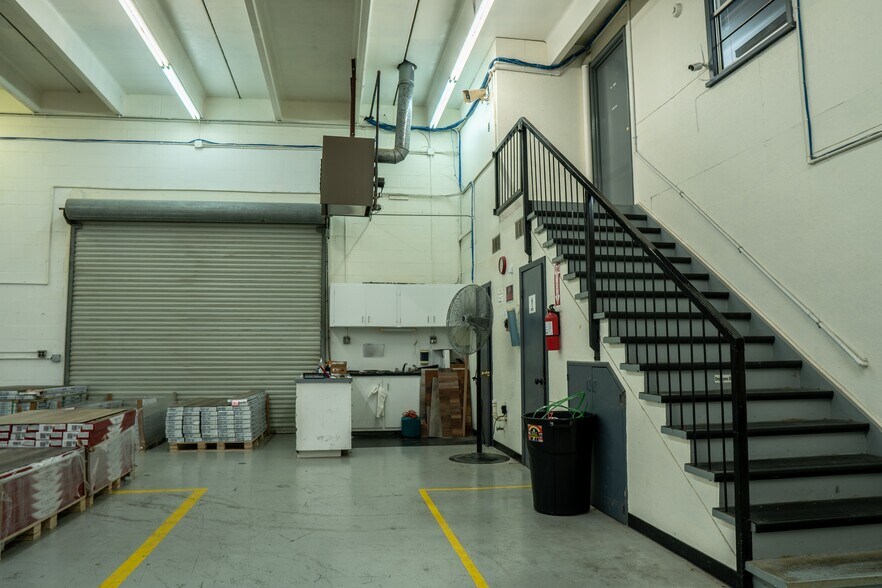 More Photos Of 385-387 Industrial Dr, Mount Juliet Warehouse For Lease