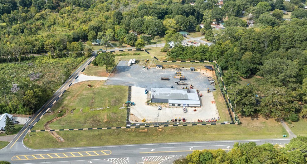Primary Photo Of 55 Cut Off Rd, Adairsville Service For Lease