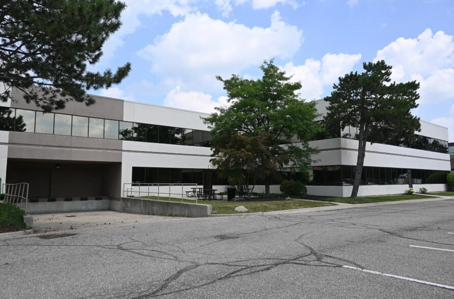 More Photos Of 35055 W 12 Mile Rd, Farmington Hills Office For Lease
