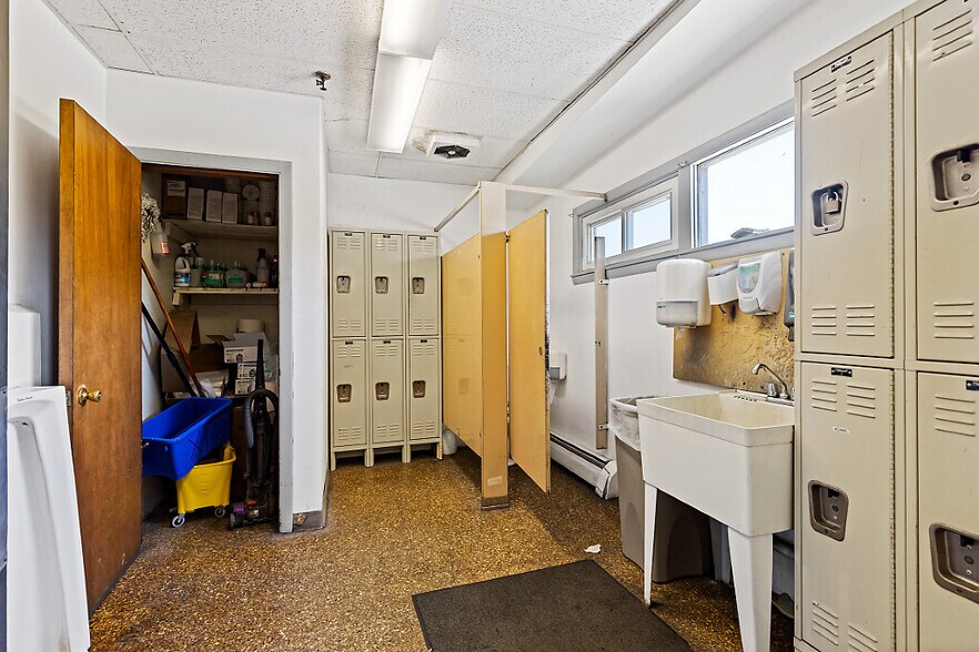 More Photos Of 122 Lyons Rd, Sidney Industrial For Sale