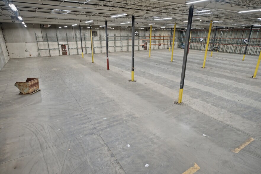 More Photos Of 200 Long Beach Blvd, Stratford Warehouse For Lease