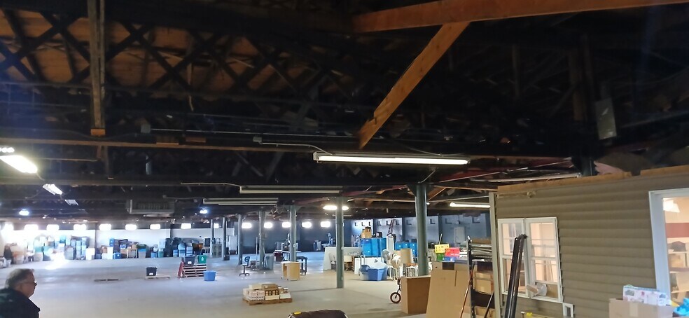 More Photos Of 806 W Us Highway 20, Michigan City Showroom For Lease