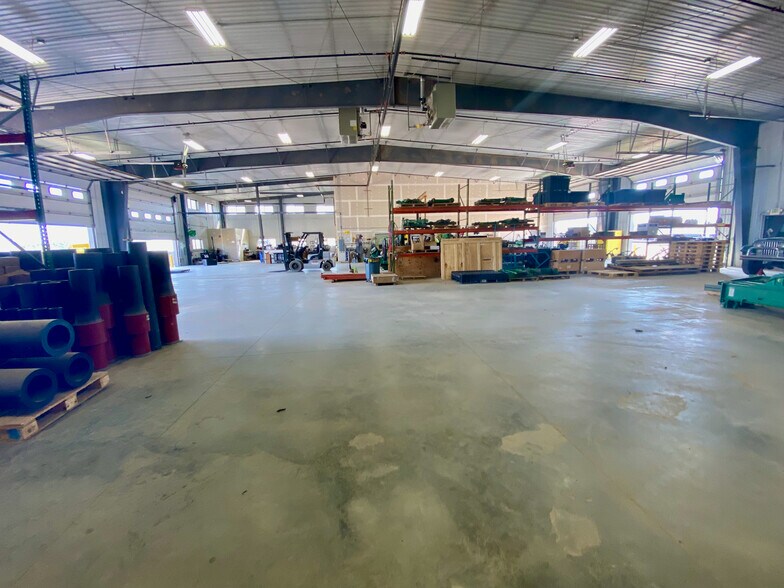 More Photos Of 603 Well St, Williston Warehouse For Sale