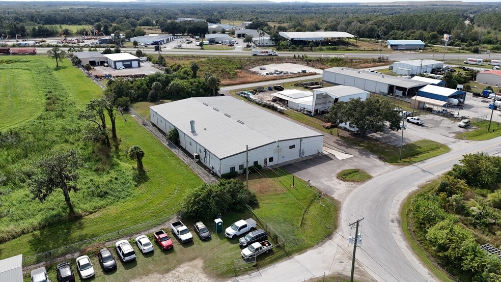 More Photos Of 399 Prairie Industrial Pky, Mulberry Warehouse For Lease