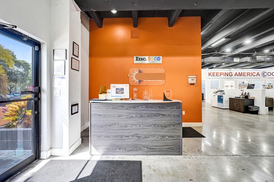 More Photos Of 2801 Evans St, Hollywood Showroom For Lease