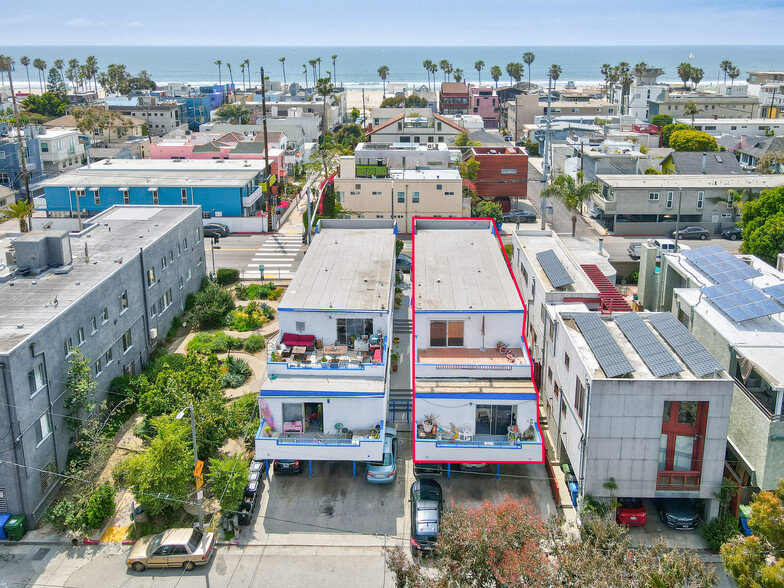 Primary Photo Of 2418 Pacific Ave, Venice Multifamily For Sale