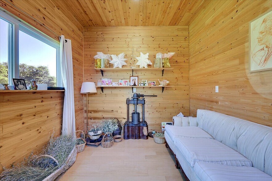More Photos Of 9735 Stackhouse Ln, Oregon House Specialty For Sale