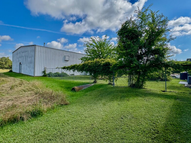 More Photos Of 300 W School St, Madisonville Light Distribution For Sale