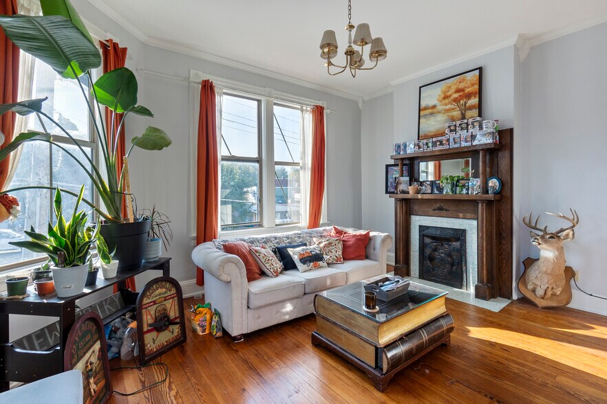 More Photos Of 411 E 10th St, Newport Storefront Retail Residential For Sale