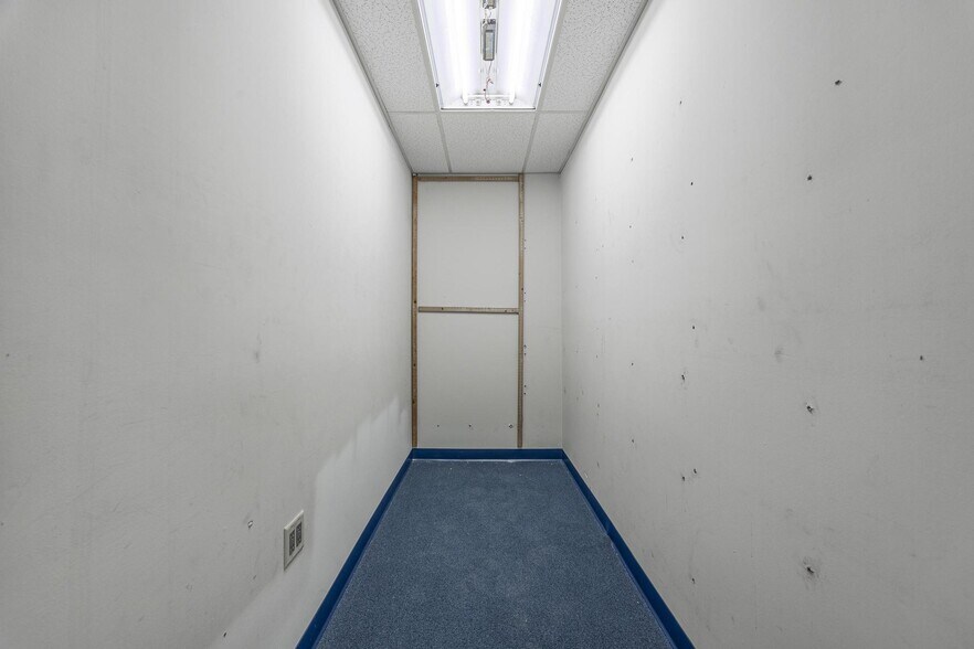 More Photos Of 2546-2578 Fowler St, Fort Myers Warehouse For Lease