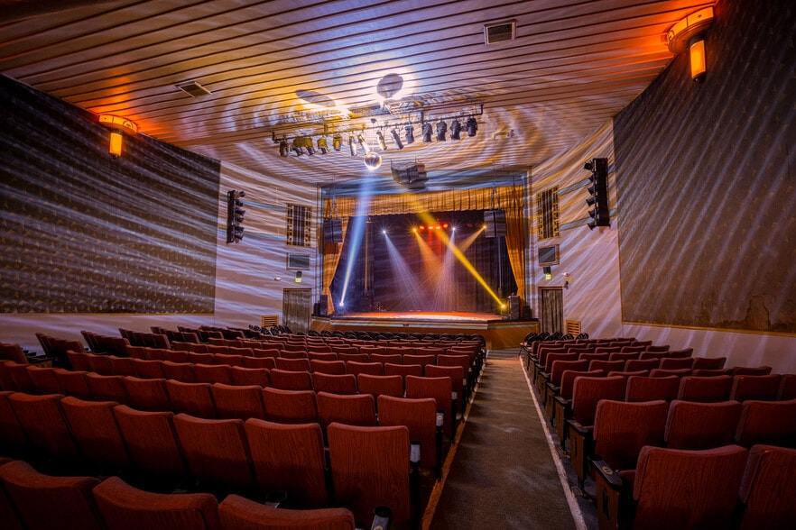 More Photos Of 143 SE H St, Grants Pass Theater Concert Hall For Sale