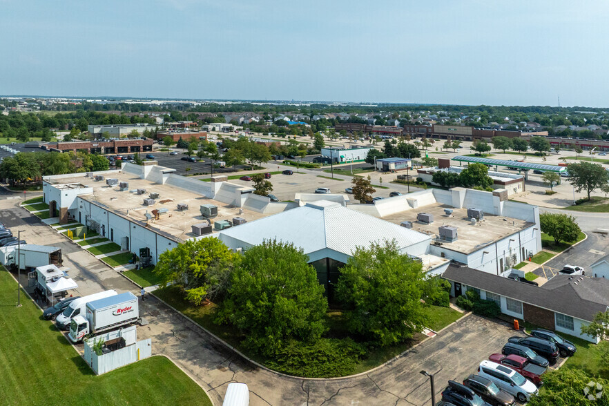 More Photos Of 402-440 N Weber Rd, Romeoville Freestanding For Sale