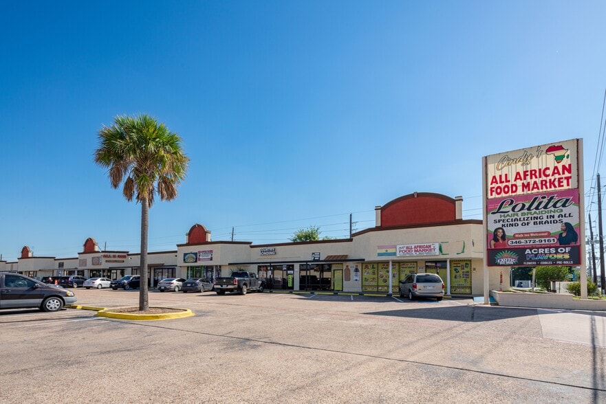 More Photos Of 921 Cypress Creek Pky, Houston Storefront For Sale