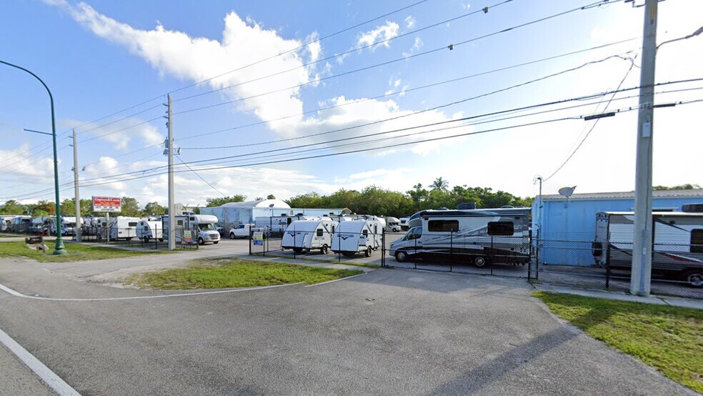 More Photos Of 9805 SE Federal Hwy, Hobe Sound Showroom For Lease