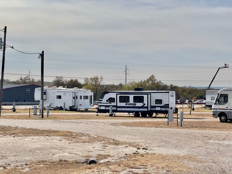 More Photos Of 8895 US-67 Hwy, Cleburne Trailer Camper Park For Sale
