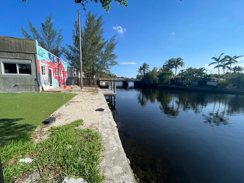 More Photos Of 2301 NE 26th St, Fort Lauderdale Freestanding For Sale