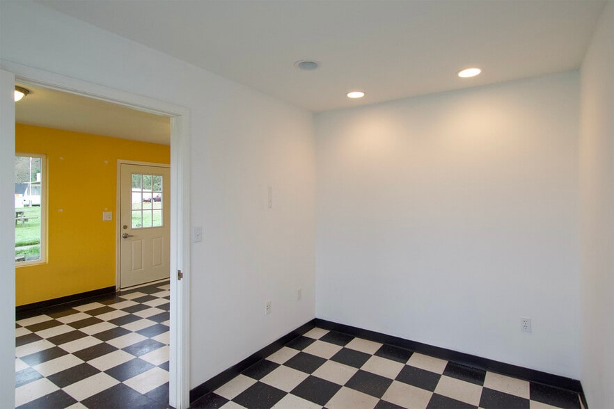 More Photos Of 191 Airport Rd, Port Townsend Airplane Hangar For Sale