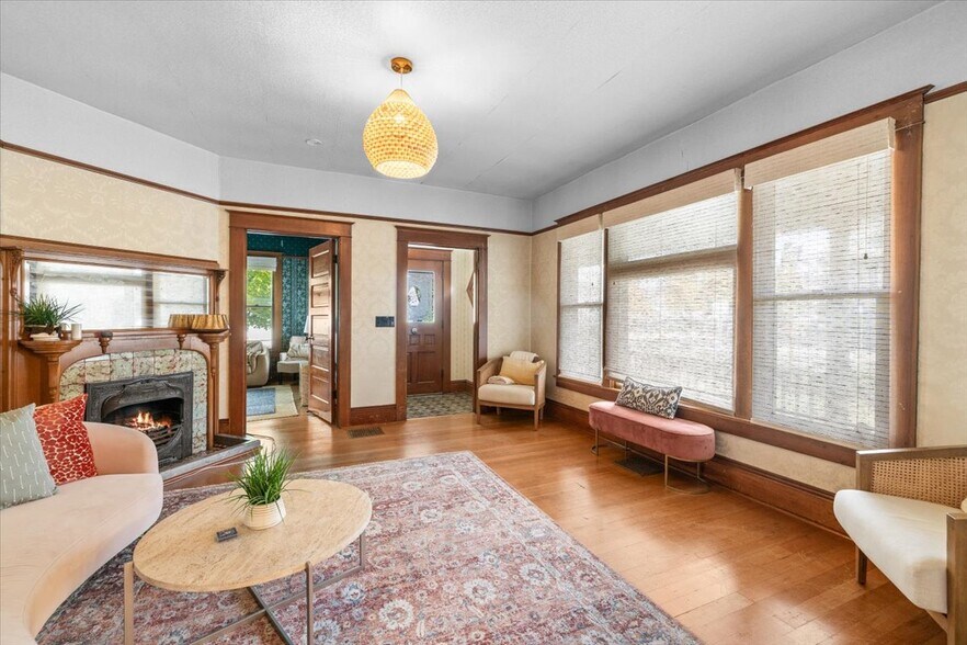 More Photos Of 139 SW I St, Grants Pass Specialty For Sale