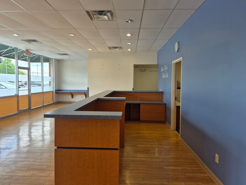 More Photos Of 942 Cherry St, Blanchester Unknown For Lease