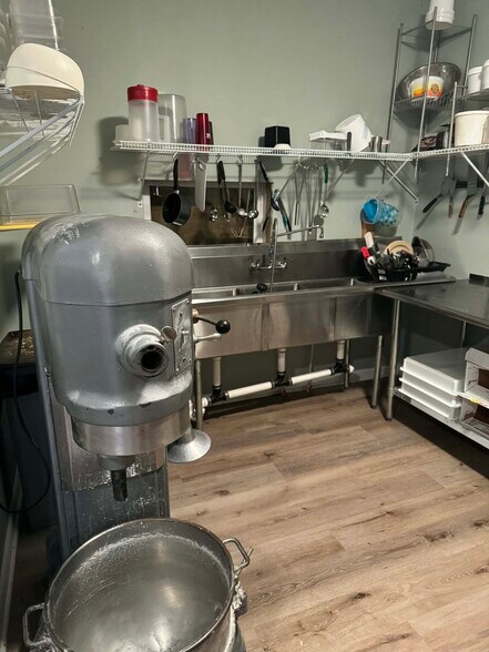 More Photos Of 239 Main St, Bluff City Restaurant For Sale