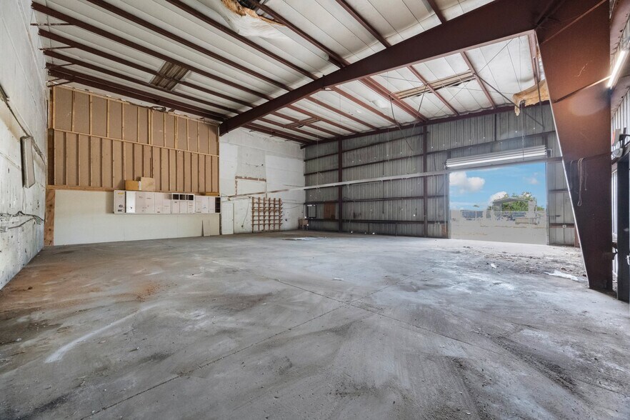More Photos Of 9161 131st Pl N, Largo Warehouse For Lease