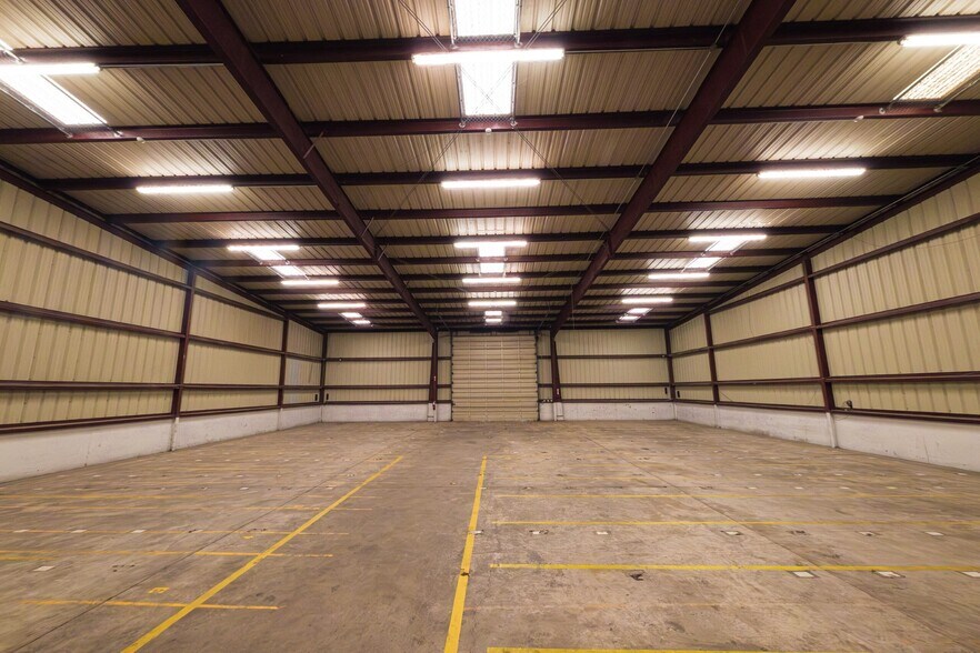 More Photos Of 8569 Las Cruces Dr, Laredo Distribution For Lease