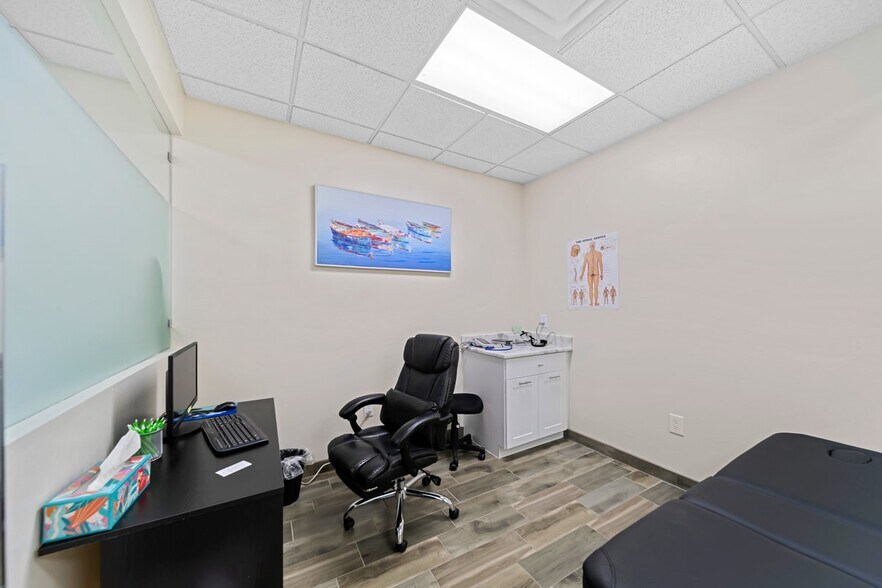 More Photos Of 13861 Plantation Rd, Fort Myers Office For Sale