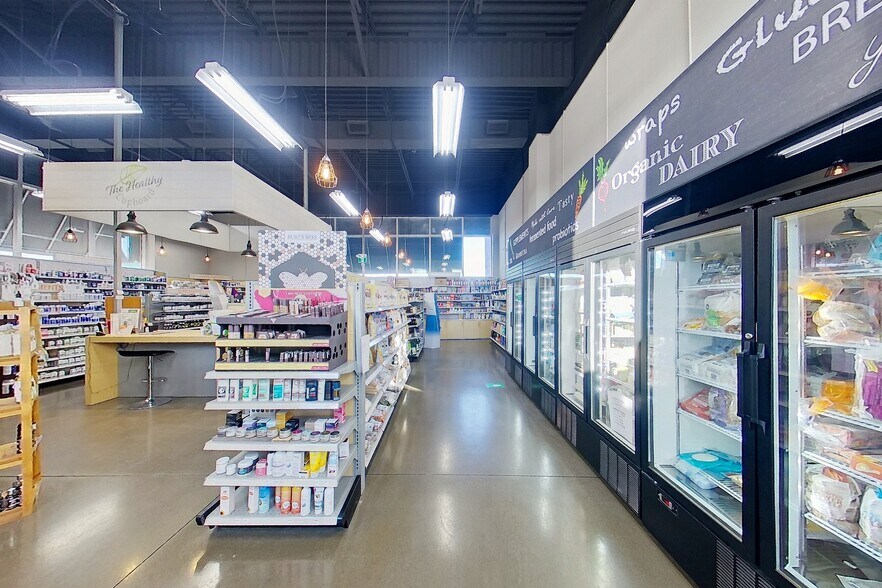 More Photos Of 101 Clarence St, Port Colborne General Retail For Sale