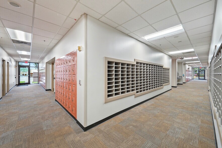 More Photos Of 12055 Kurland Dr, Houston Warehouse For Lease