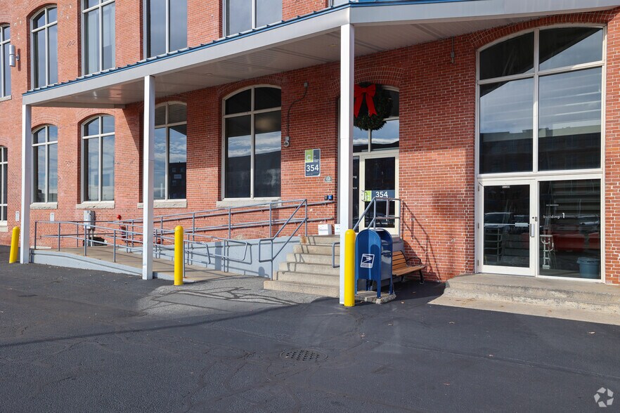 More Photos Of 354 Merrimack St, Lawrence Office For Lease