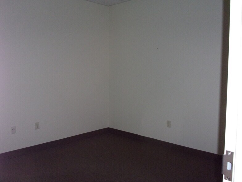 More Photos Of 301 Skyline Dr, Lady Lake Unknown For Lease