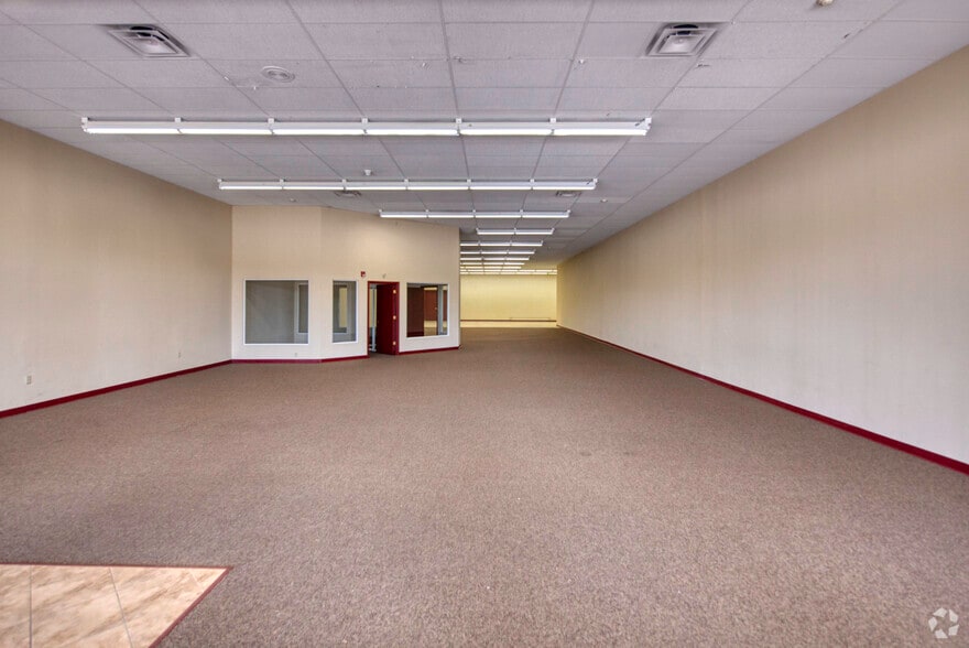 More Photos Of 935 N Beneva Rd, Sarasota Unknown For Lease