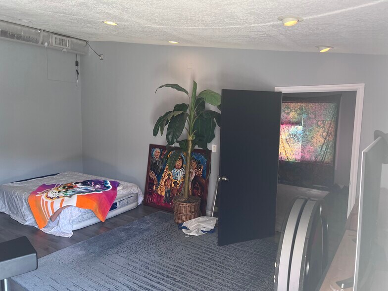 More Photos Of 5309 Comercio Way, Woodland Hills Loft Creative Space For Lease