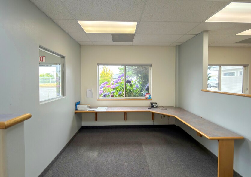 More Photos Of 90451 Boeing Dr, Eugene Airplane Hangar For Sale