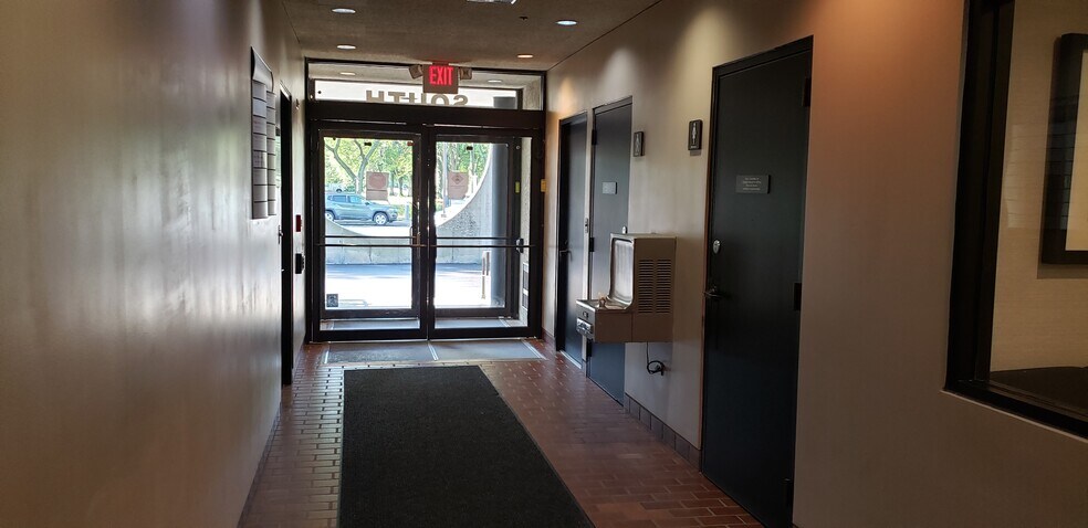 More Photos Of 1425 N McLean Blvd, Elgin Medical For Sale