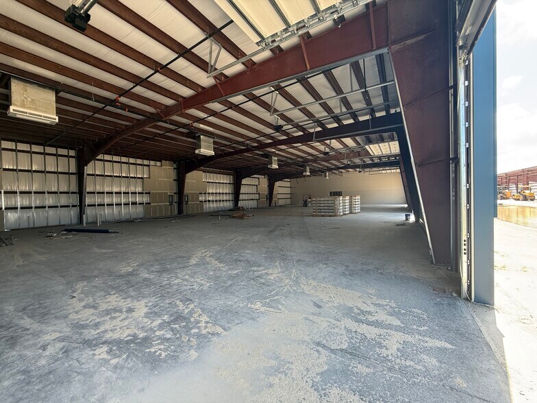 More Photos Of 16261 Pine Ridge Rd, Fort Myers Unknown For Lease