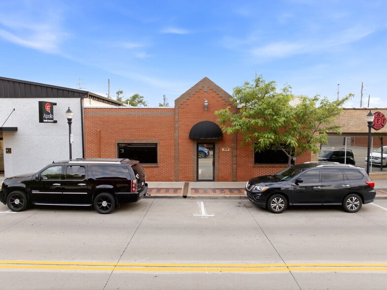 More Photos Of 326 SE Douglas St, Lees Summit Office For Sale