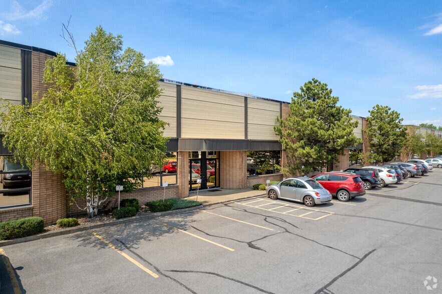 More Photos Of 1913-1959 Rue Le Chatelier, Laval Warehouse For Lease