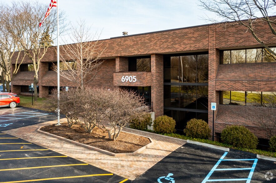 More Photos Of 6905 Telegraph Rd, Bloomfield Hills Office For Lease