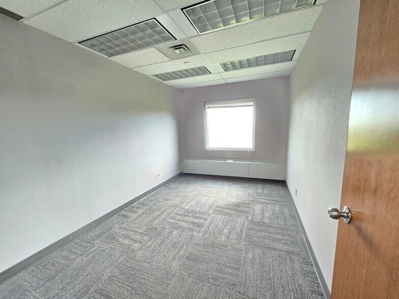 More Photos Of 4512 46 St, Olds Office For Lease