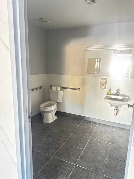 More Photos Of 5755 Spring Mountain Rd, Las Vegas Storefront Retail Office For Lease