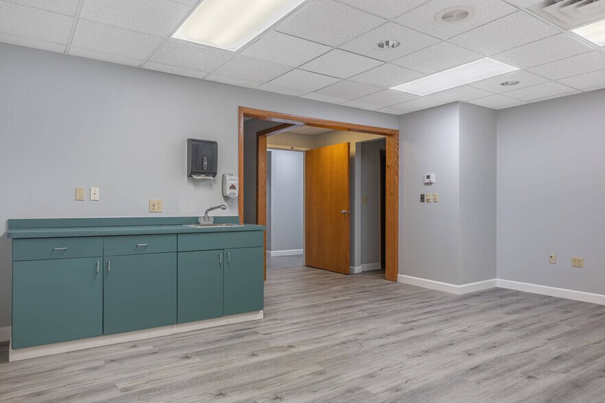 More Photos Of 7271 N Main St, Dayton Medical For Lease