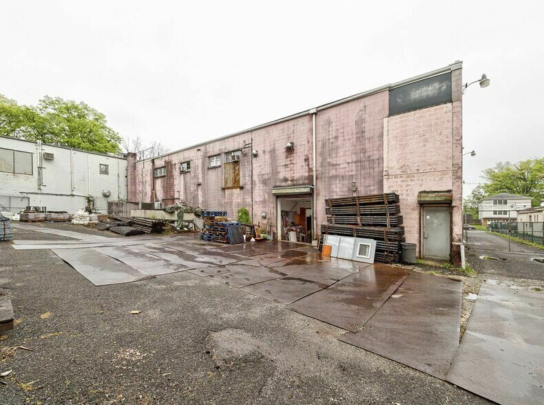 More Photos Of 300-306 W 1st Ave, Roselle Warehouse For Sale