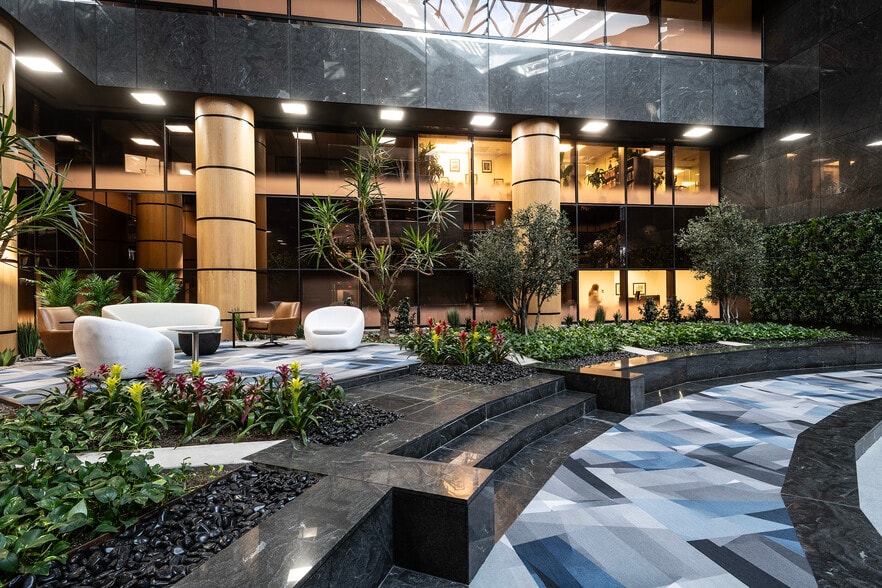 More Photos Of 11811 N Tatum Blvd, Phoenix Office For Lease